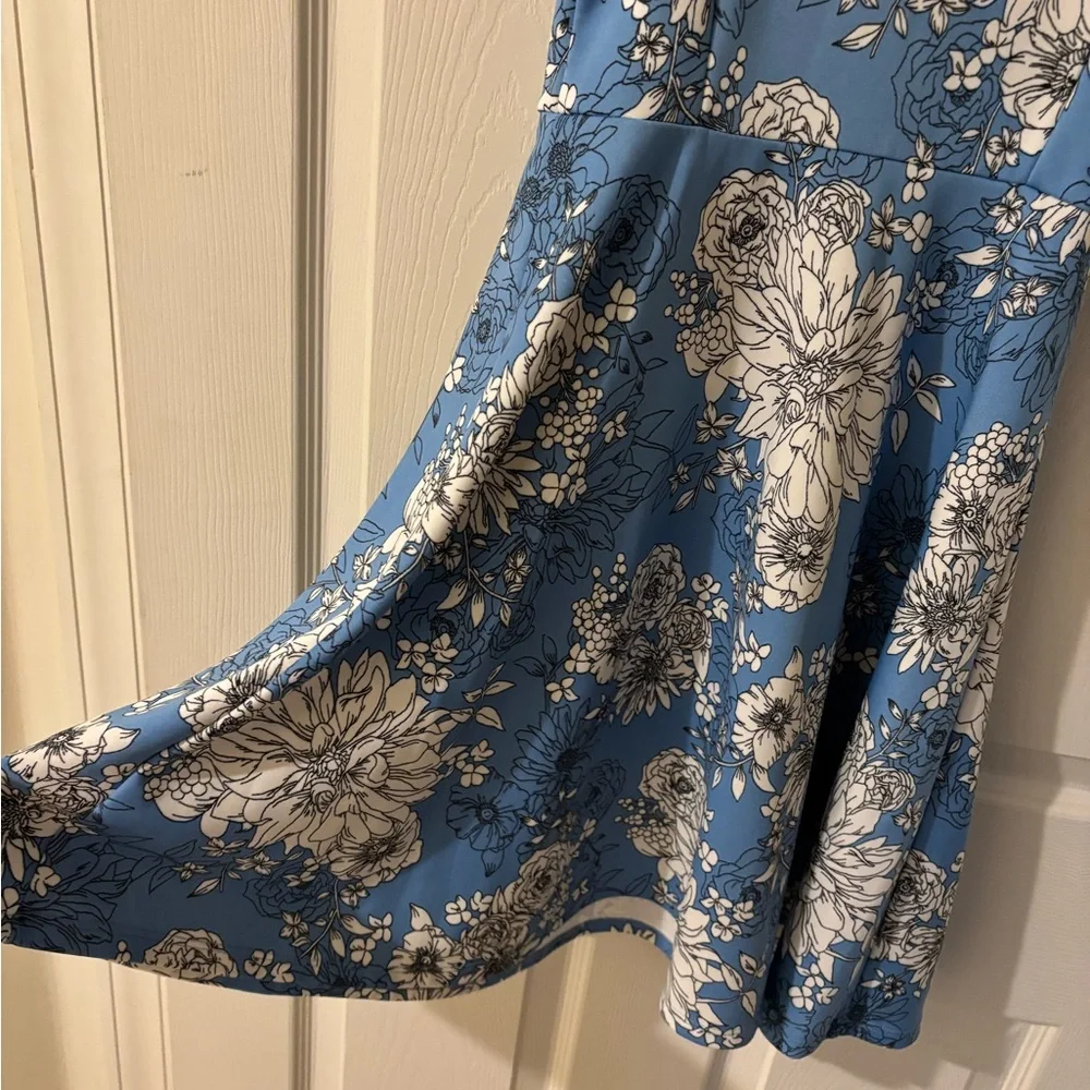 Soprano Blue and White Floral Midi Dress Small - Picture 6 of 9